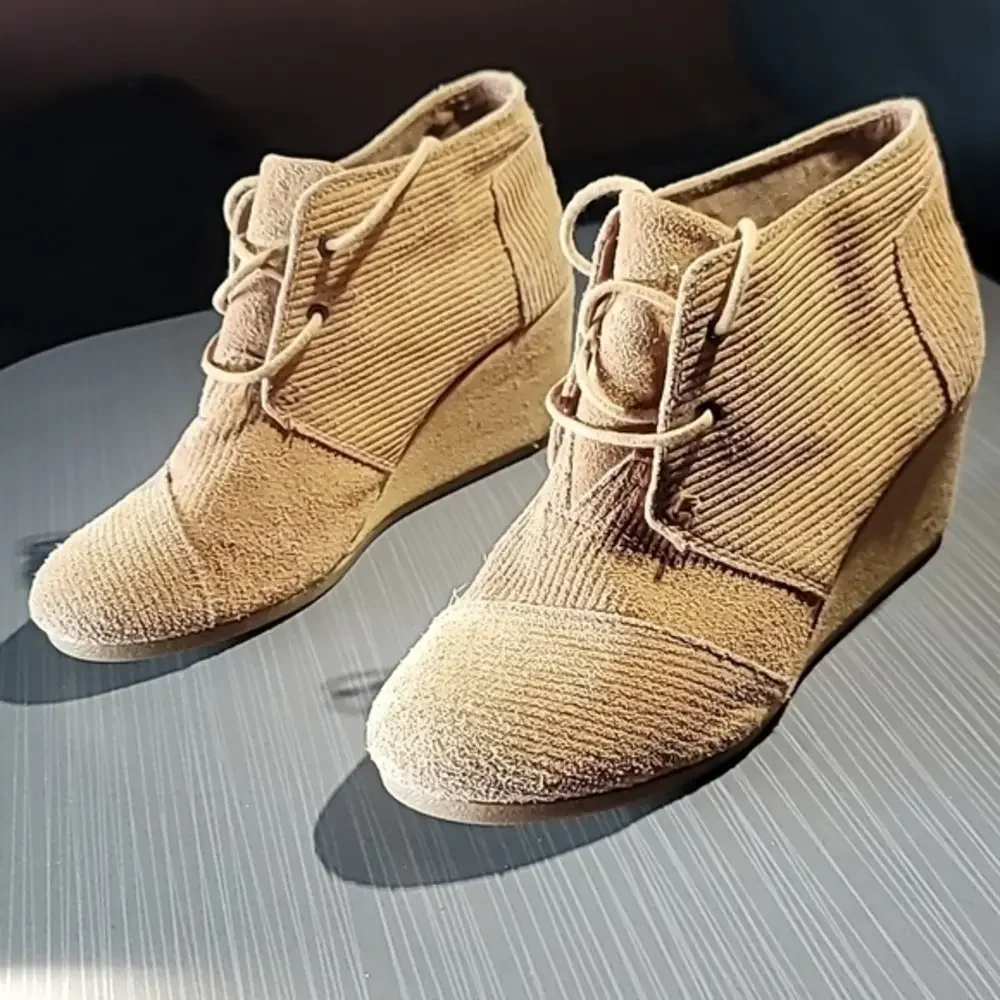 TOMS Corduroy Suede Moccasin‎ Style Wedge Boot/Shoe Women's 9
